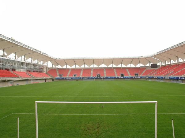 Estadio Bicentenario Municipal Nelson Oyarzún, Chillán